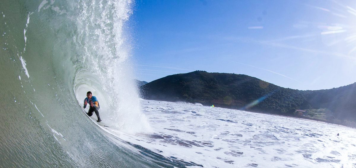 El Brusco, Noja. Una de las mejores olas de España para practicar surf.